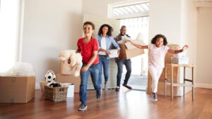 787-family-moving-into-new-home-976813474